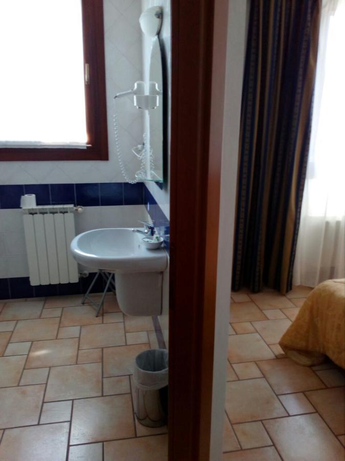 Hotel Lory Ficarolo Eksteriør bilde