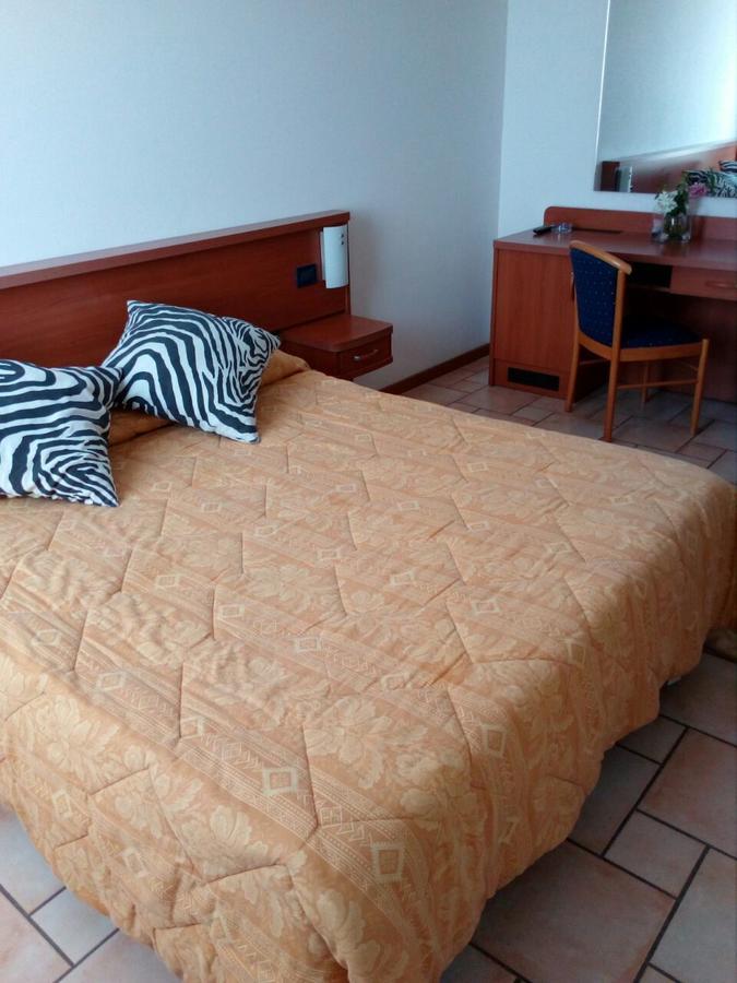 Hotel Lory Ficarolo Eksteriør bilde